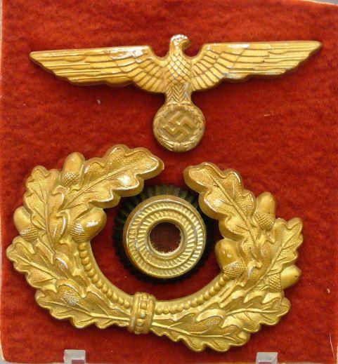 WEHRMACHT GILT METAL CAP INSIGNIA.