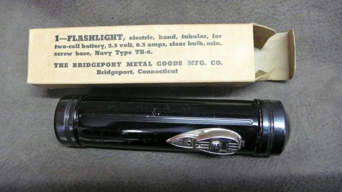 WW2   USN TYPE TB-8 FLASHLIGHT