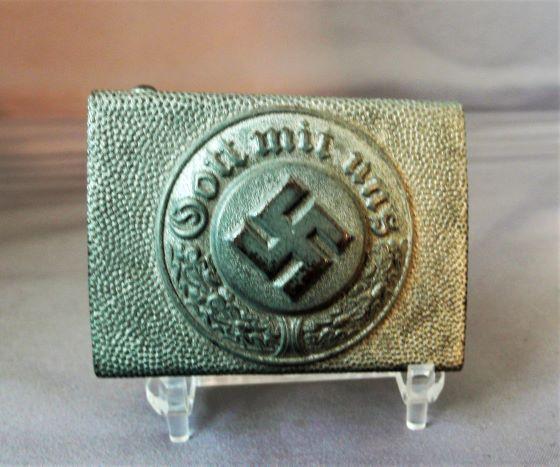 GERMAN POLICE BUCKLE AND METAL CAP EAGLE