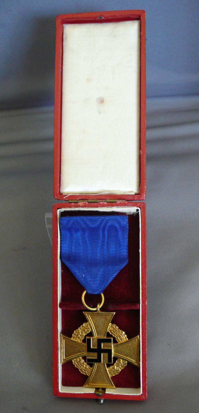 GERMAN WW2 40 YEAR FAITHFUL SERVICE MEDAL CASED.